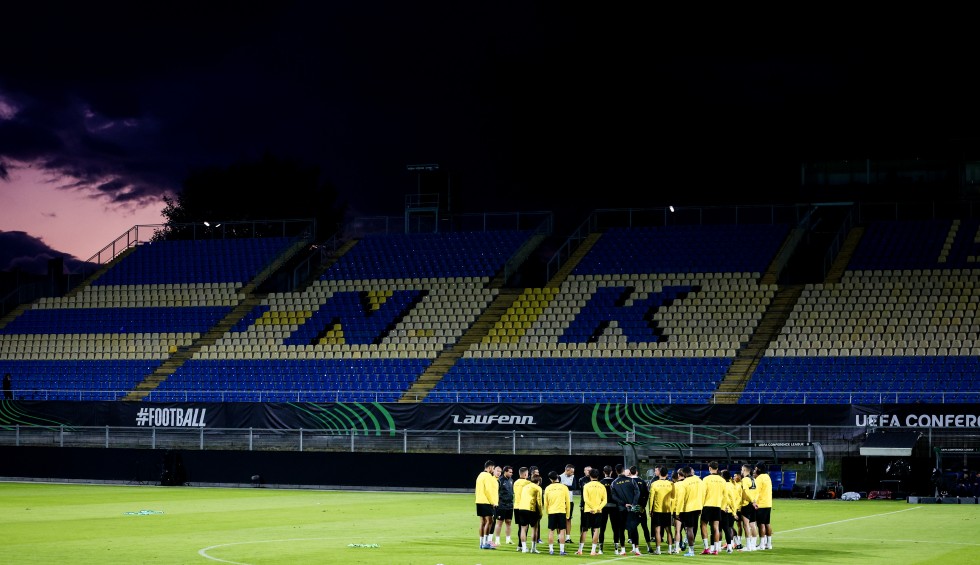 A generic square placeholder image with rounded corners in a figure.