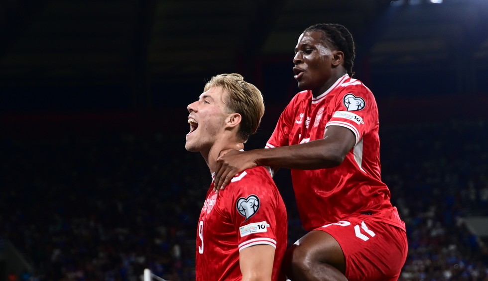 A generic square placeholder image with rounded corners in a figure.