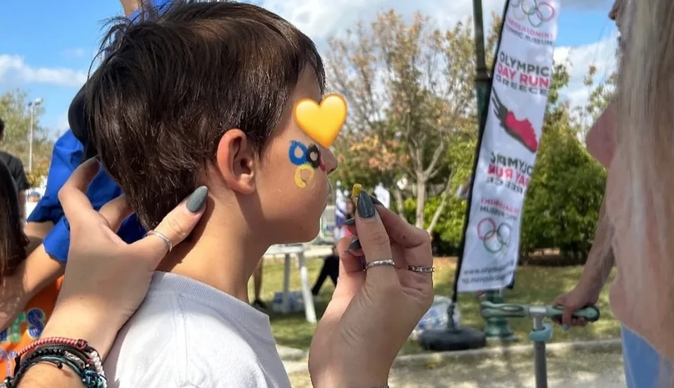 A generic square placeholder image with rounded corners in a figure.