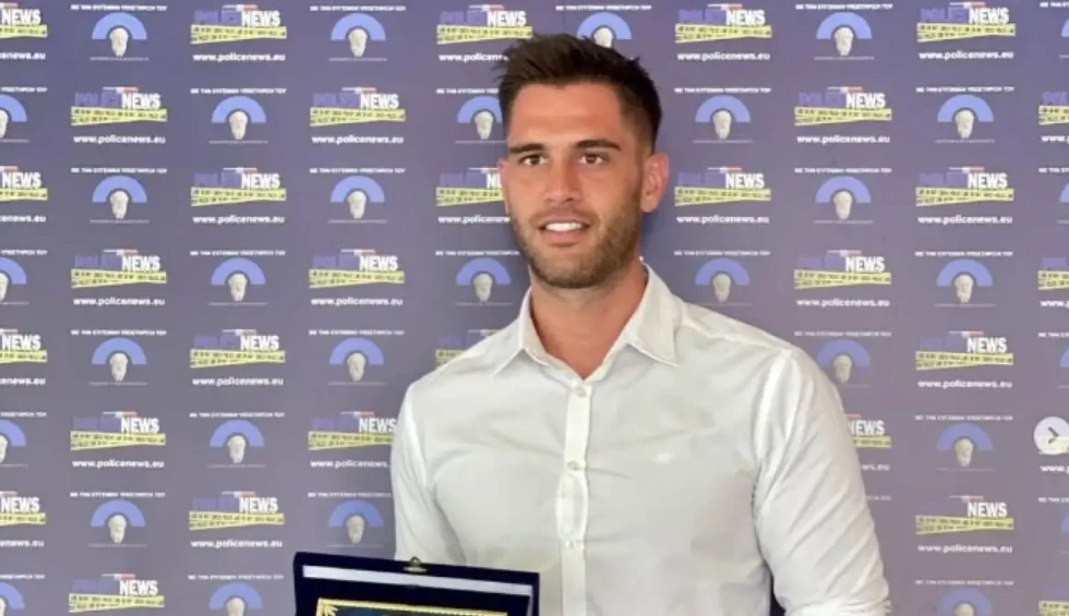 A generic square placeholder image with rounded corners in a figure.