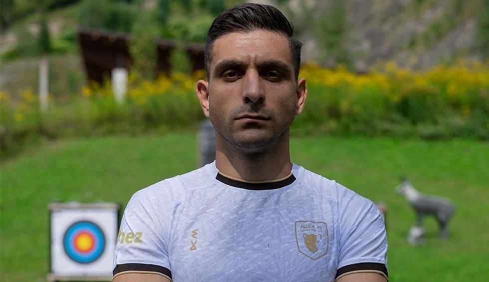 A generic square placeholder image with rounded corners in a figure.