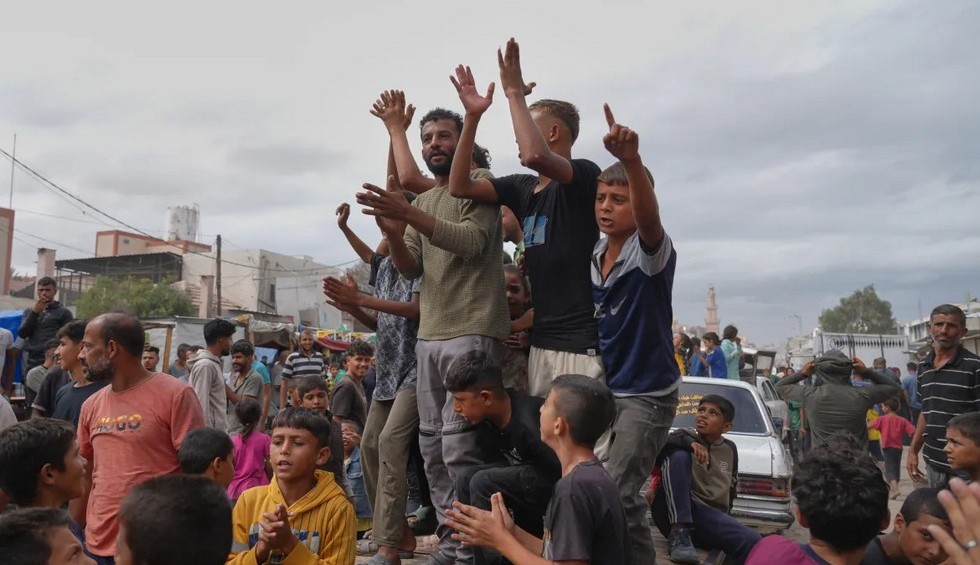 A generic square placeholder image with rounded corners in a figure.