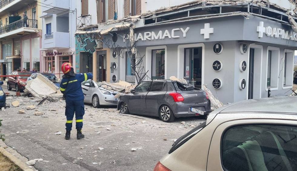 A generic square placeholder image with rounded corners in a figure.