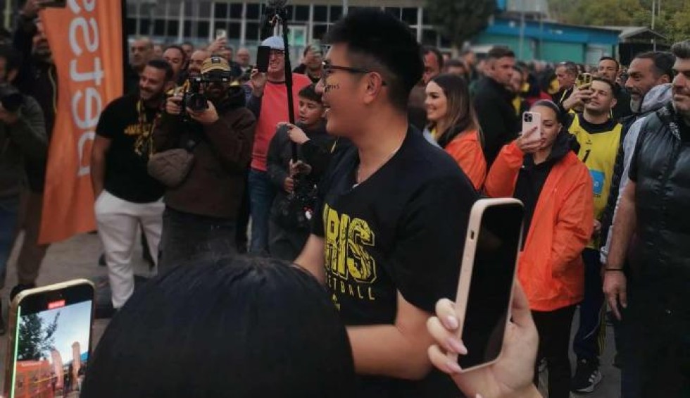 A generic square placeholder image with rounded corners in a figure.