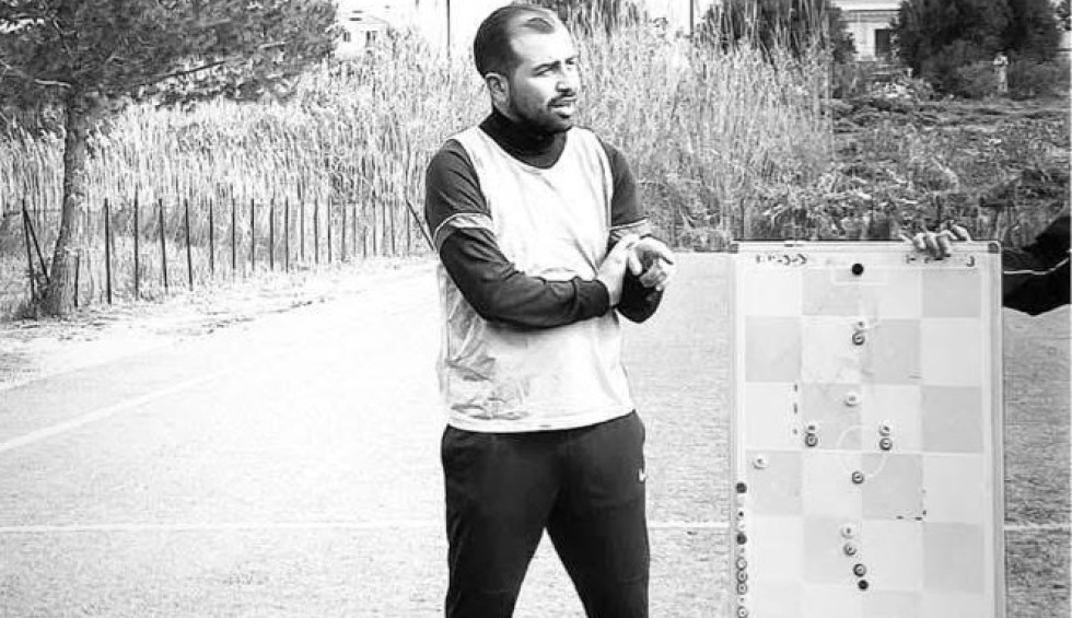 A generic square placeholder image with rounded corners in a figure.