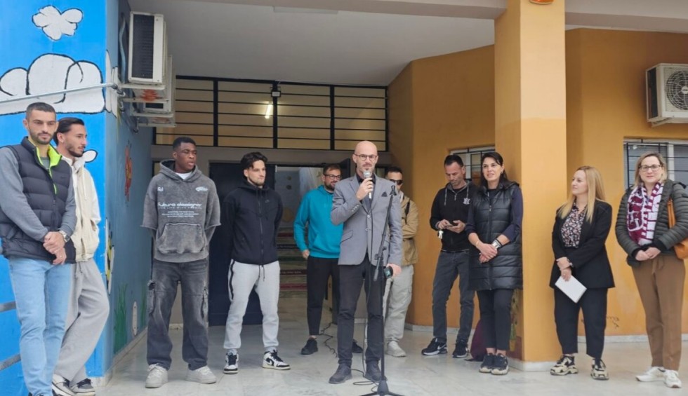 A generic square placeholder image with rounded corners in a figure.