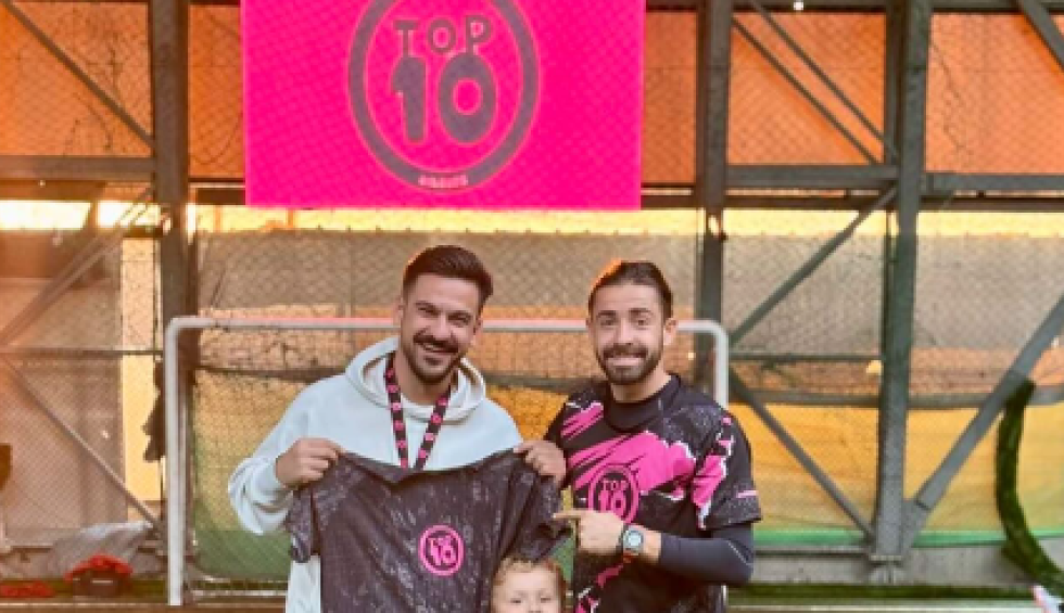 A generic square placeholder image with rounded corners in a figure.