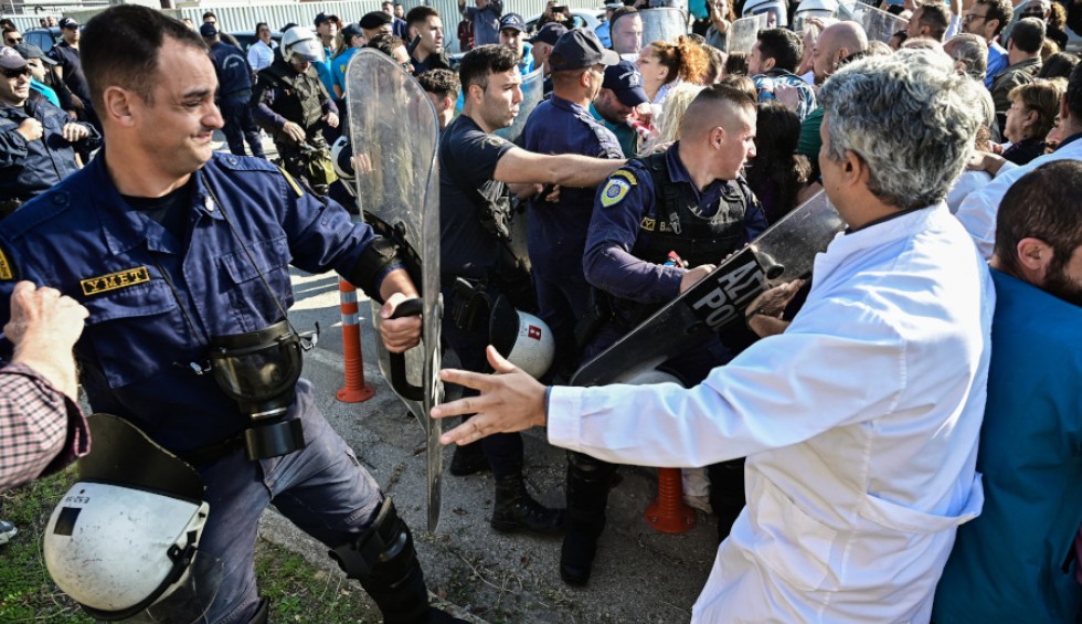 A generic square placeholder image with rounded corners in a figure.