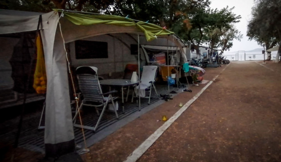 A generic square placeholder image with rounded corners in a figure.