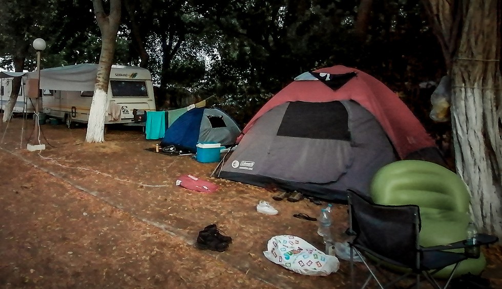 A generic square placeholder image with rounded corners in a figure.