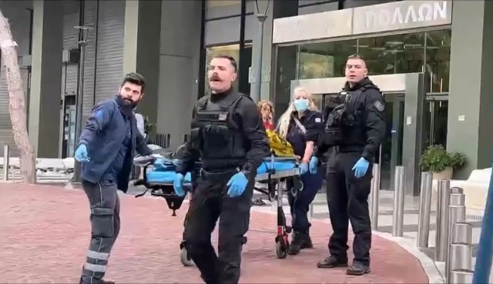 A generic square placeholder image with rounded corners in a figure.