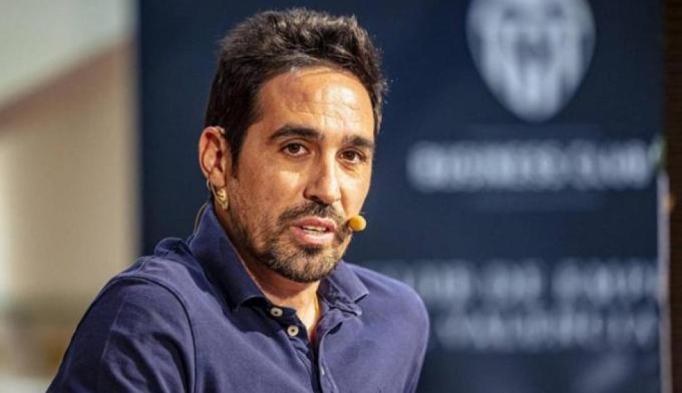 A generic square placeholder image with rounded corners in a figure.