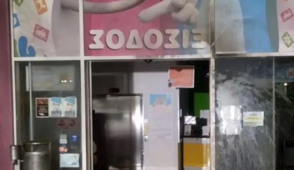 A generic square placeholder image with rounded corners in a figure.