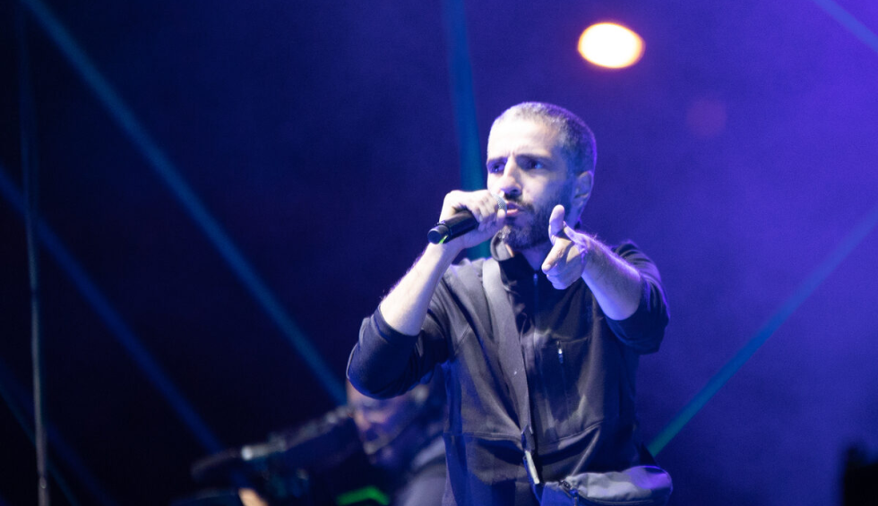 A generic square placeholder image with rounded corners in a figure.