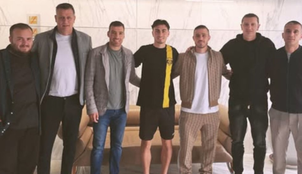 A generic square placeholder image with rounded corners in a figure.