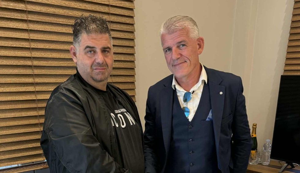 A generic square placeholder image with rounded corners in a figure.