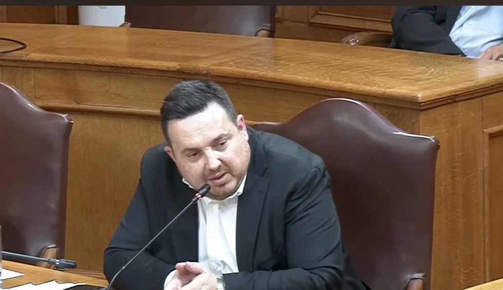 A generic square placeholder image with rounded corners in a figure.