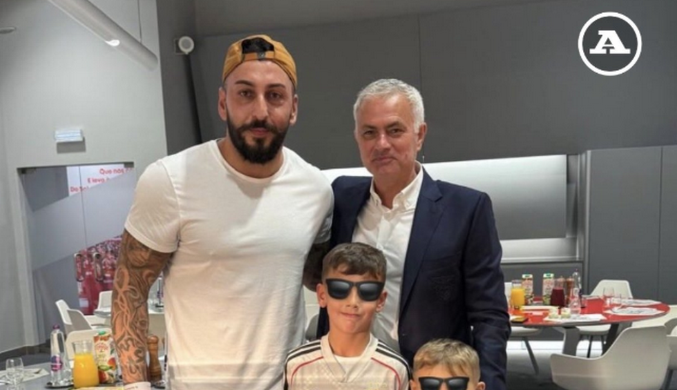 A generic square placeholder image with rounded corners in a figure.