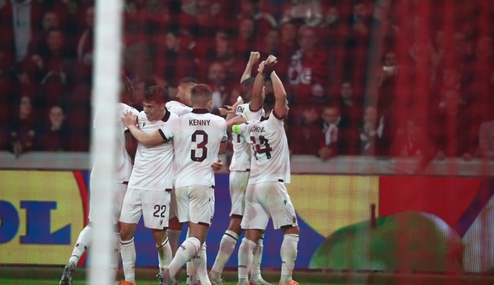 A generic square placeholder image with rounded corners in a figure.