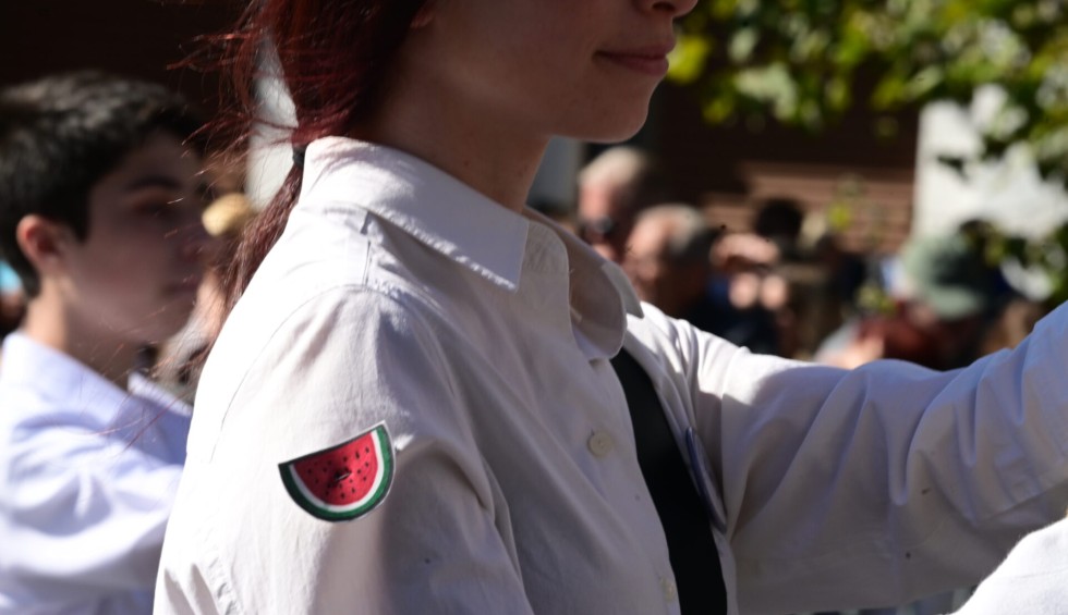 A generic square placeholder image with rounded corners in a figure.