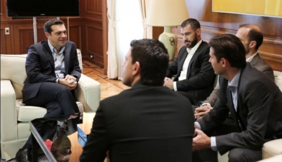 A generic square placeholder image with rounded corners in a figure.