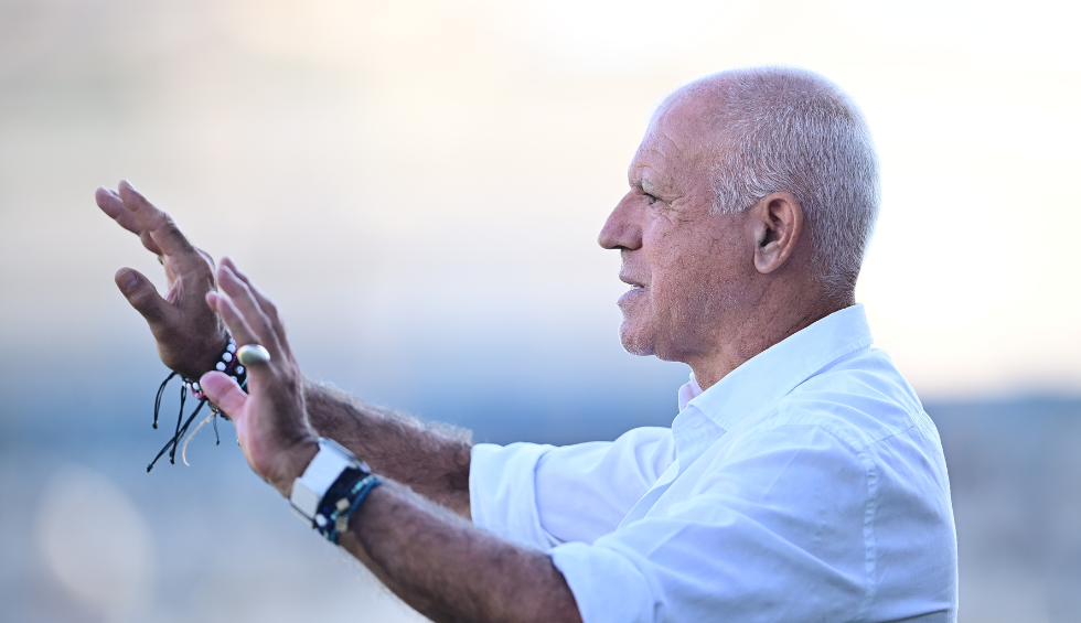 A generic square placeholder image with rounded corners in a figure.