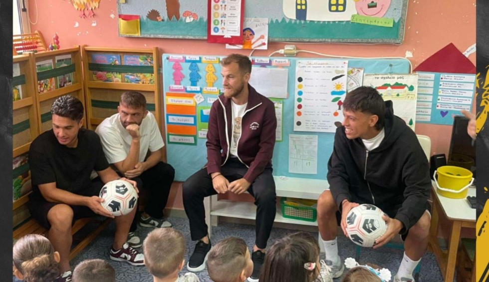 A generic square placeholder image with rounded corners in a figure.