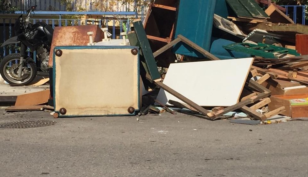 A generic square placeholder image with rounded corners in a figure.