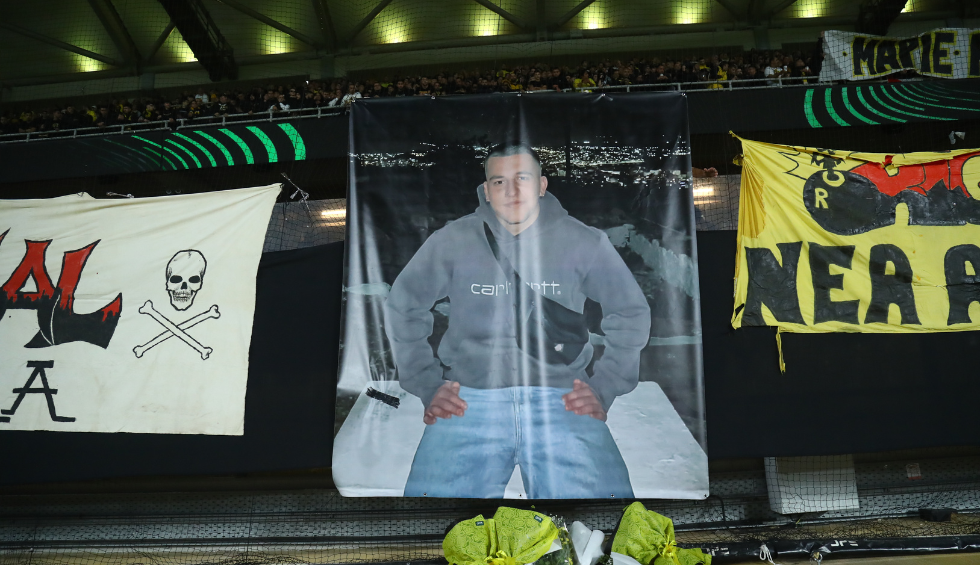 A generic square placeholder image with rounded corners in a figure.