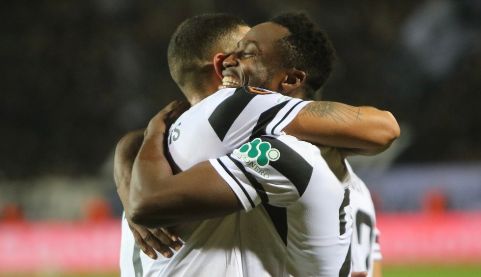 A generic square placeholder image with rounded corners in a figure.