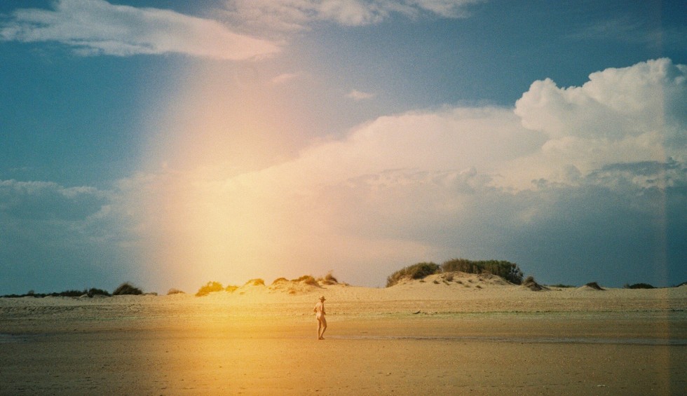 A generic square placeholder image with rounded corners in a figure.