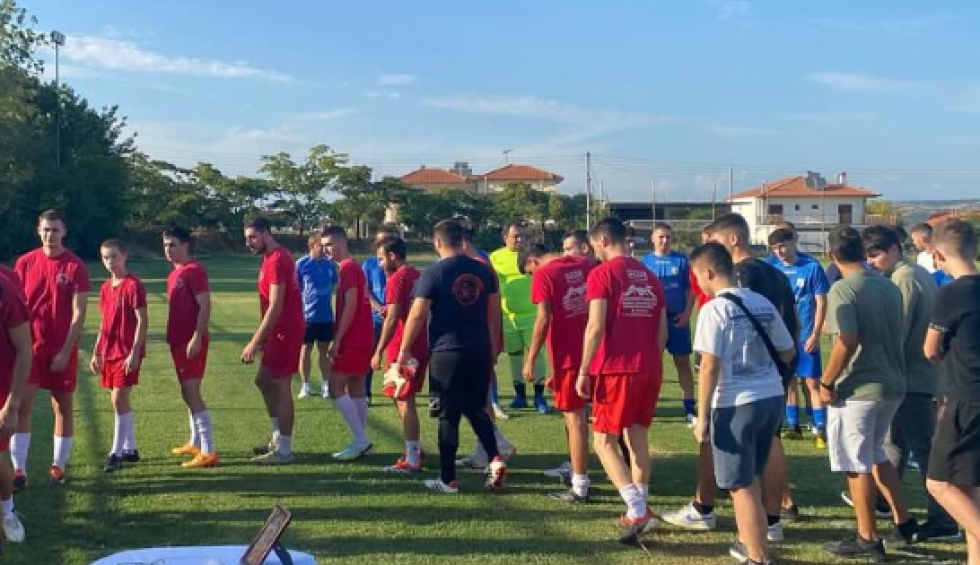 A generic square placeholder image with rounded corners in a figure.