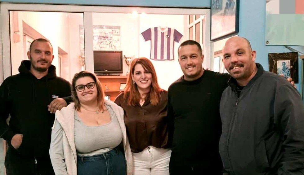 A generic square placeholder image with rounded corners in a figure.