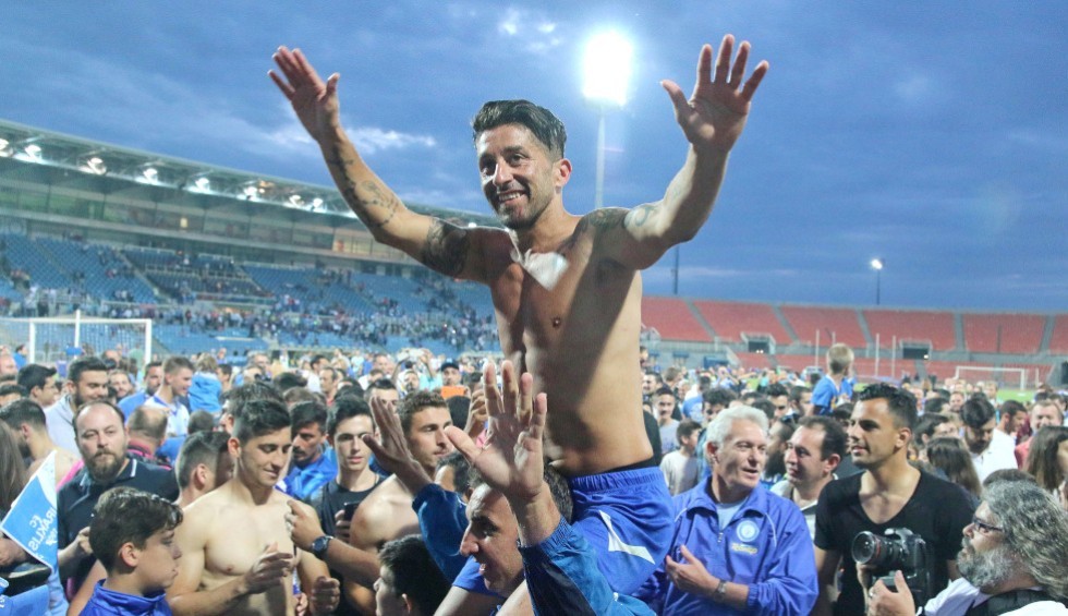 A generic square placeholder image with rounded corners in a figure.