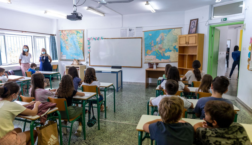 A generic square placeholder image with rounded corners in a figure.