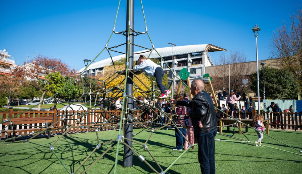 A generic square placeholder image with rounded corners in a figure.