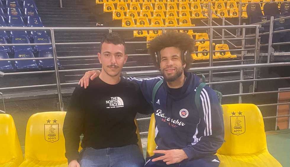 A generic square placeholder image with rounded corners in a figure.