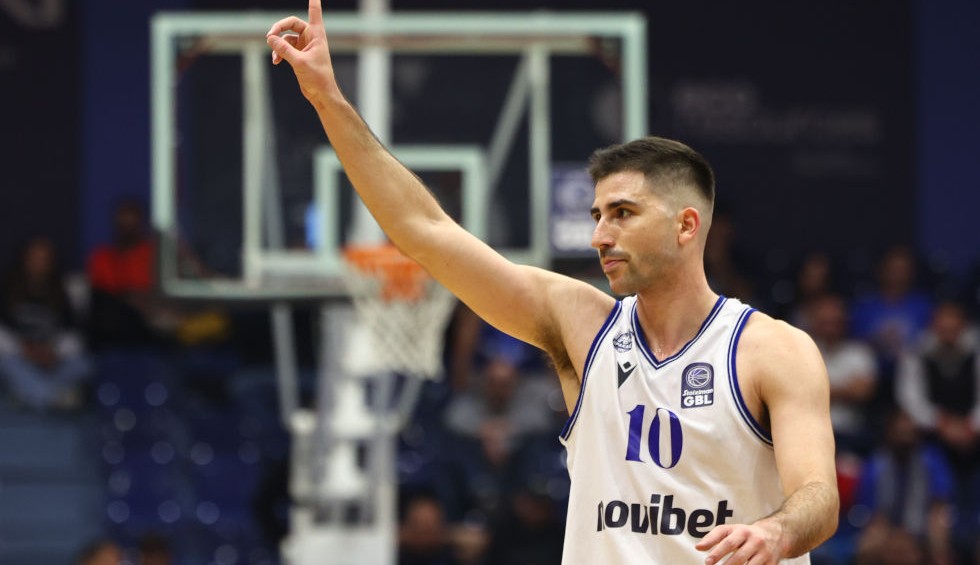 Ηρακλής: Το τρίποντο του Δημήτρη Μωραΐτη από το... σπίτι του