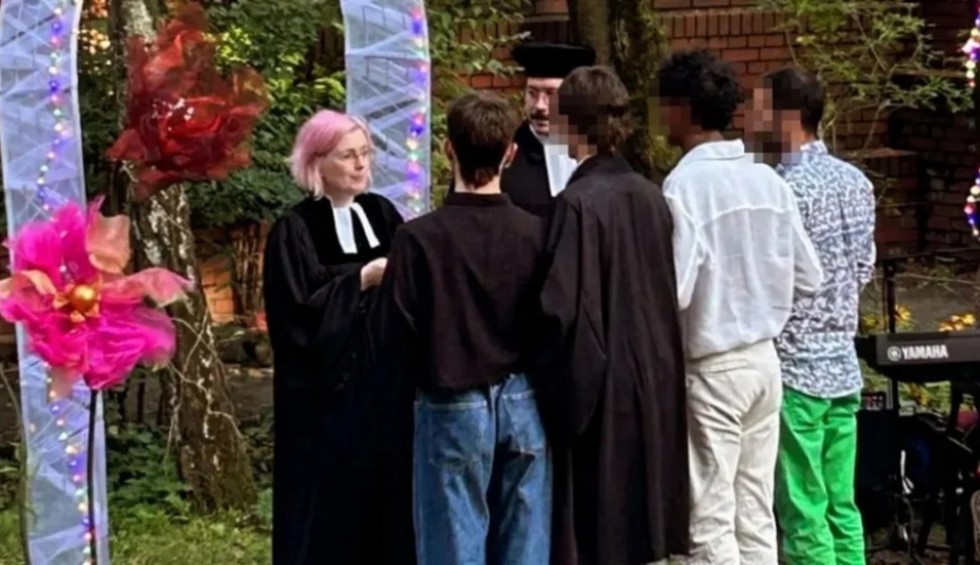 A generic square placeholder image with rounded corners in a figure.