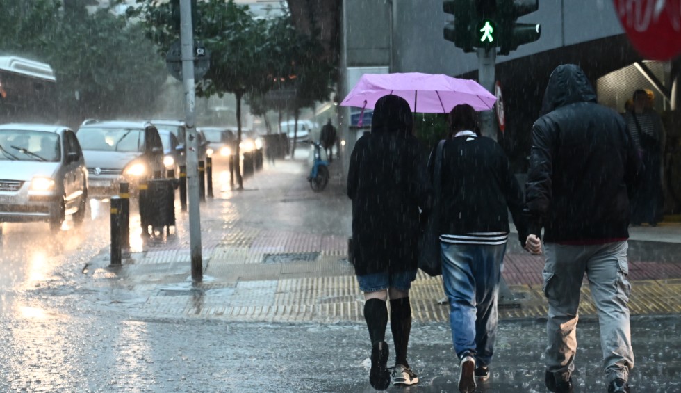 Ο καιρός της Δευτέρας (8/12): Βροχές και καταιγίδες