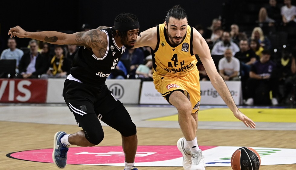 A generic square placeholder image with rounded corners in a figure.