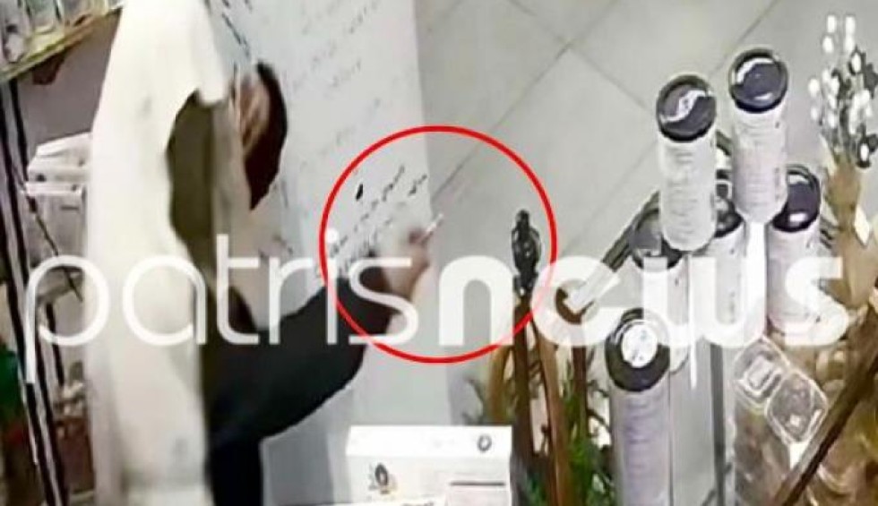 A generic square placeholder image with rounded corners in a figure.