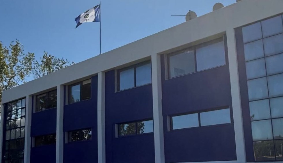 A generic square placeholder image with rounded corners in a figure.