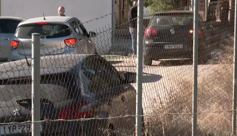 A generic square placeholder image with rounded corners in a figure.