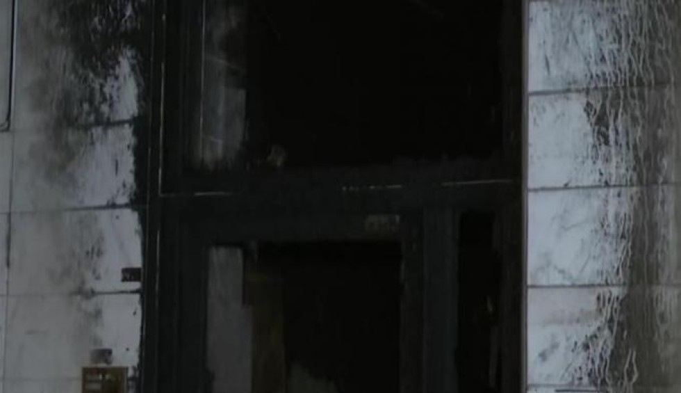 A generic square placeholder image with rounded corners in a figure.