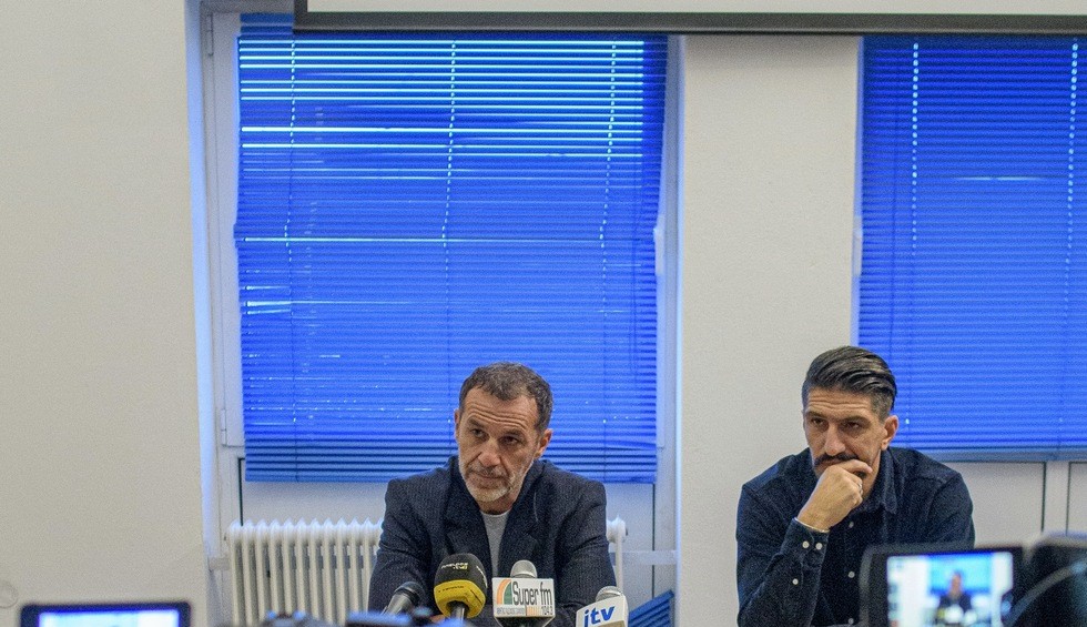 A generic square placeholder image with rounded corners in a figure.