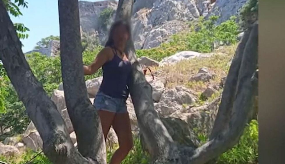 A generic square placeholder image with rounded corners in a figure.