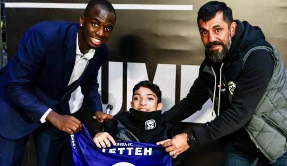 A generic square placeholder image with rounded corners in a figure.