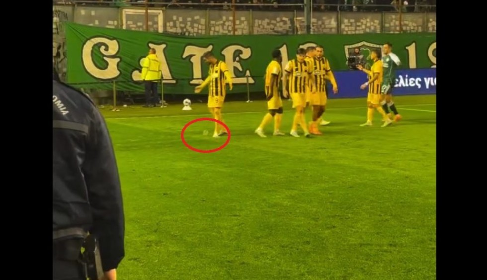 A generic square placeholder image with rounded corners in a figure.