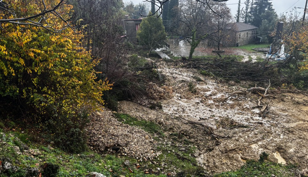 Κακοκαιρία Adel: Δραματική η κατάσταση με πλημμύρες και κατολισθήσεις σε νησιά και Ήπειρο